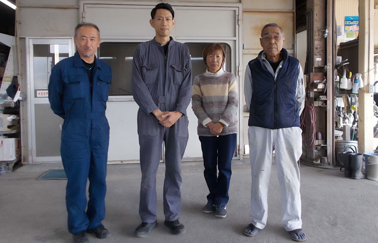 従業員の集合写真(４人)
